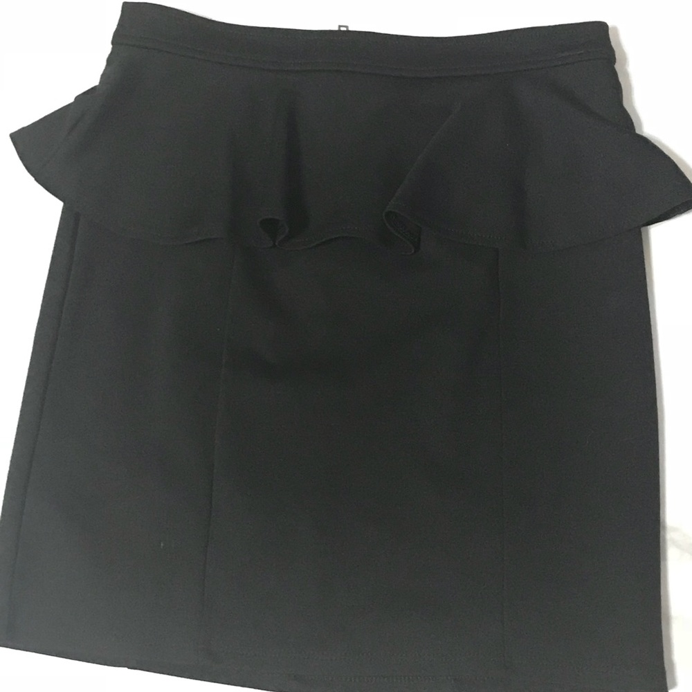 American Eagle 🦅 Black Skirt with Ruffle